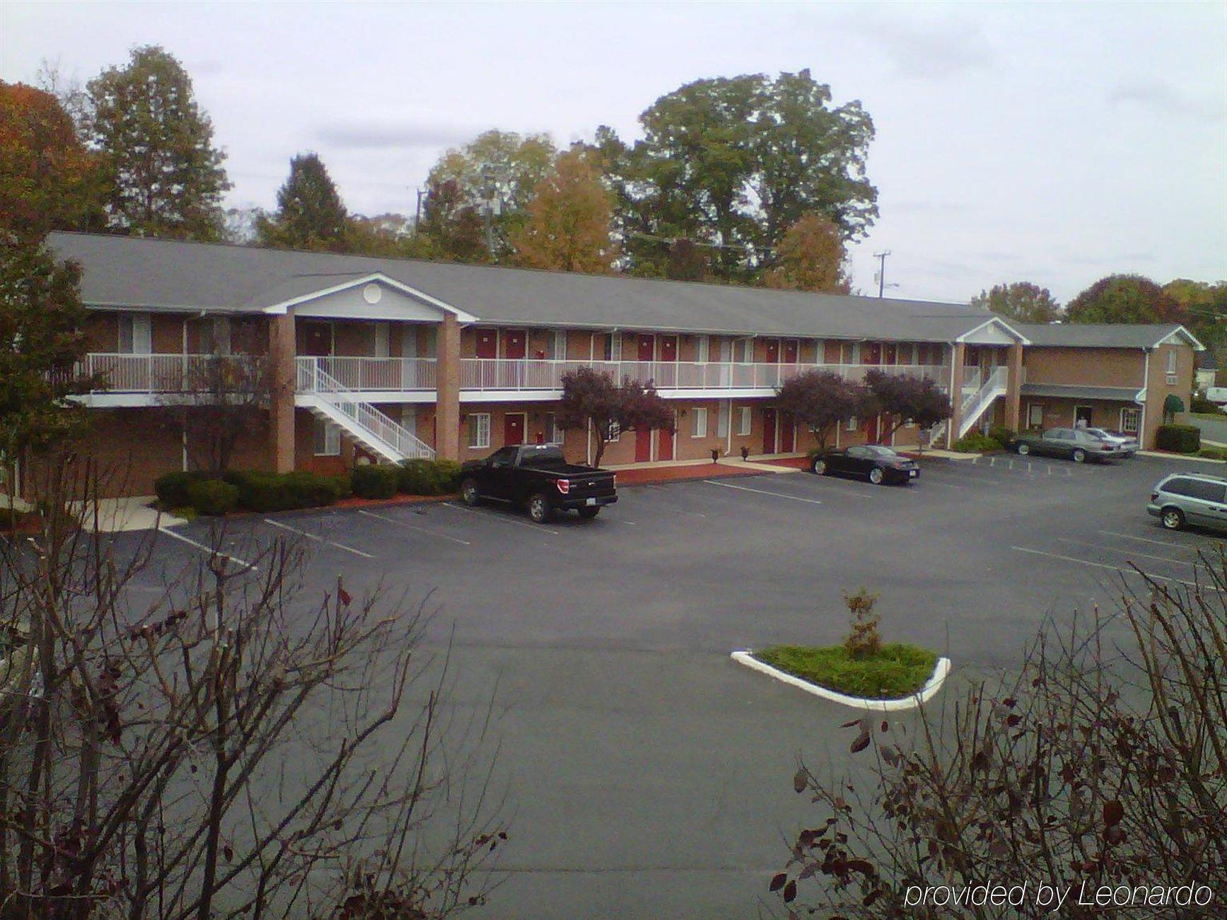 Affordable Suites Charlottesville Eksteriør billede