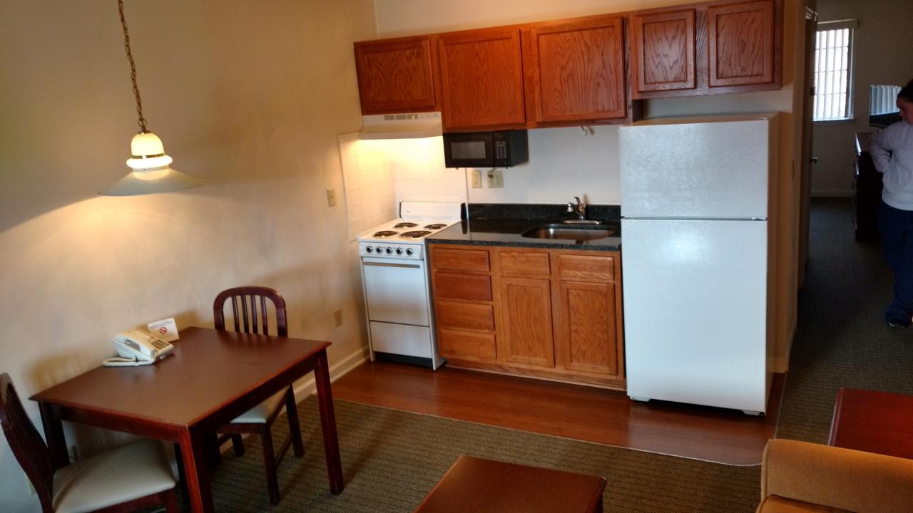 Affordable Suites Charlottesville Eksteriør billede